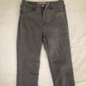 Light gray hollister skinny jeans
